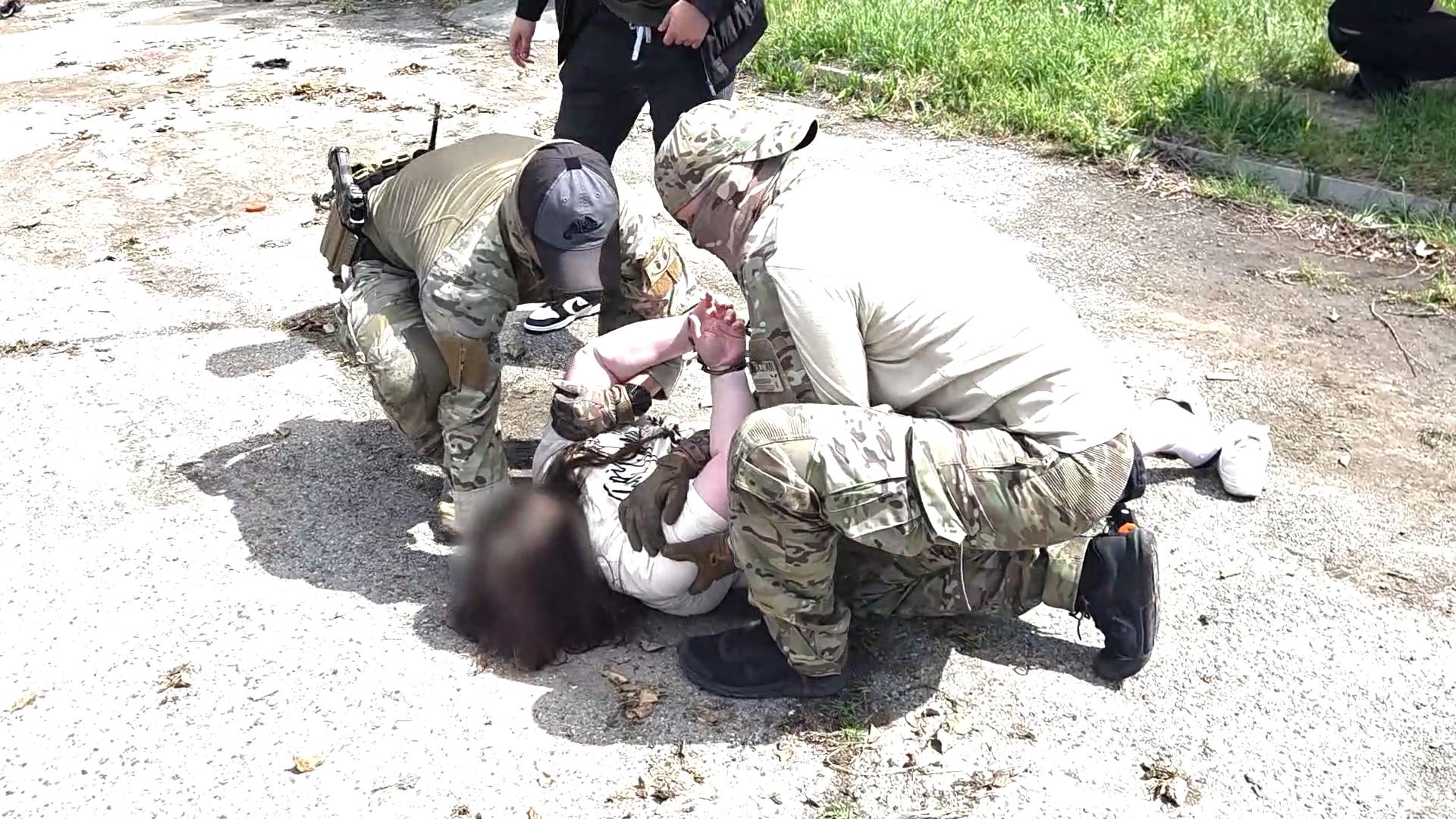 ФСБ задержала двух женщин с самодельными взрывными устройствами. Видео
