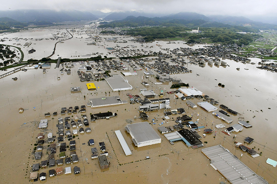 В префектурах Хиросима, Окаяма, Тоттори, Хиого и Киото был объявлен режим чрезвычайного положения