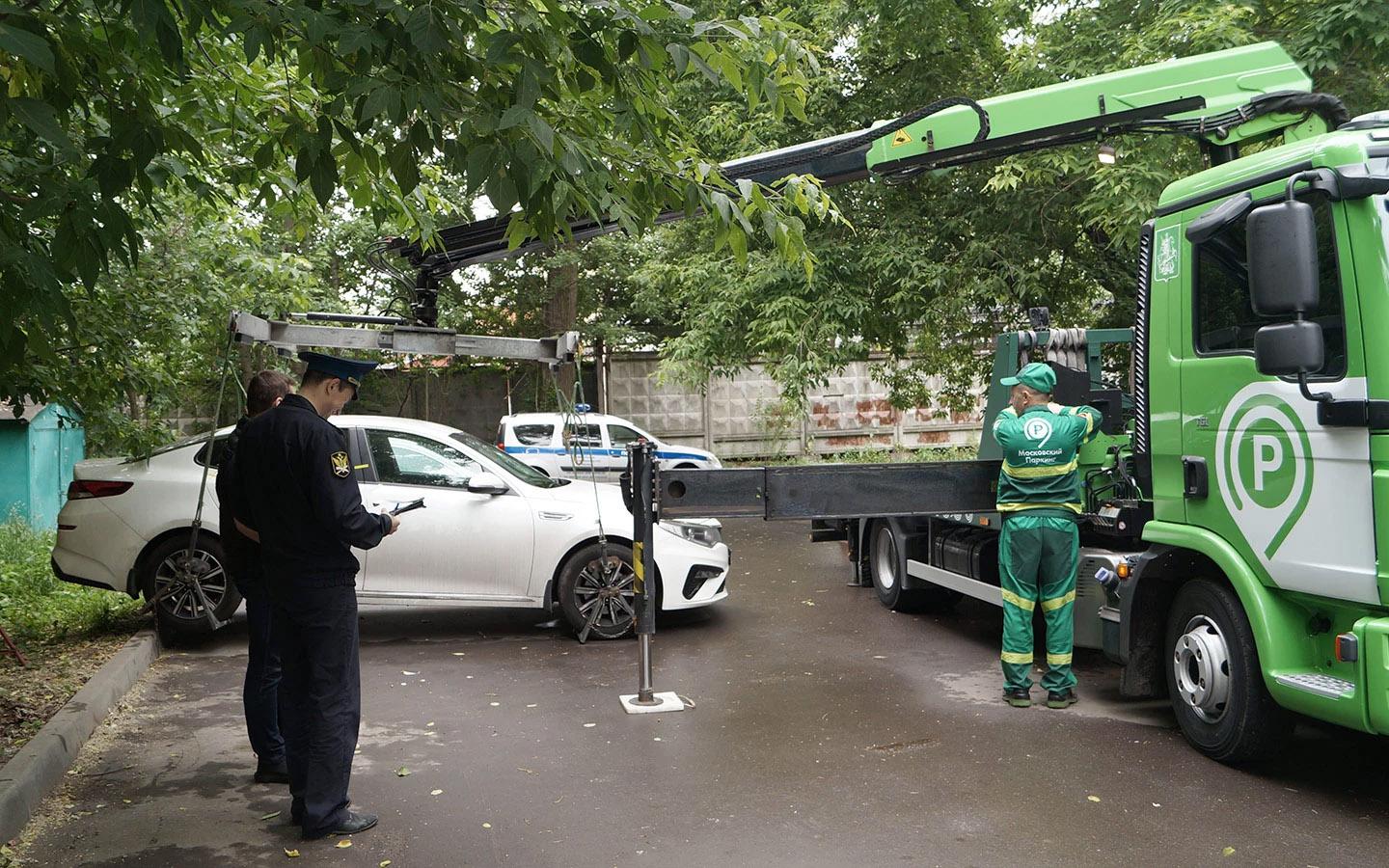 В Москве за неоплату штрафа на спецстоянки забрали 53 автомобиля с января