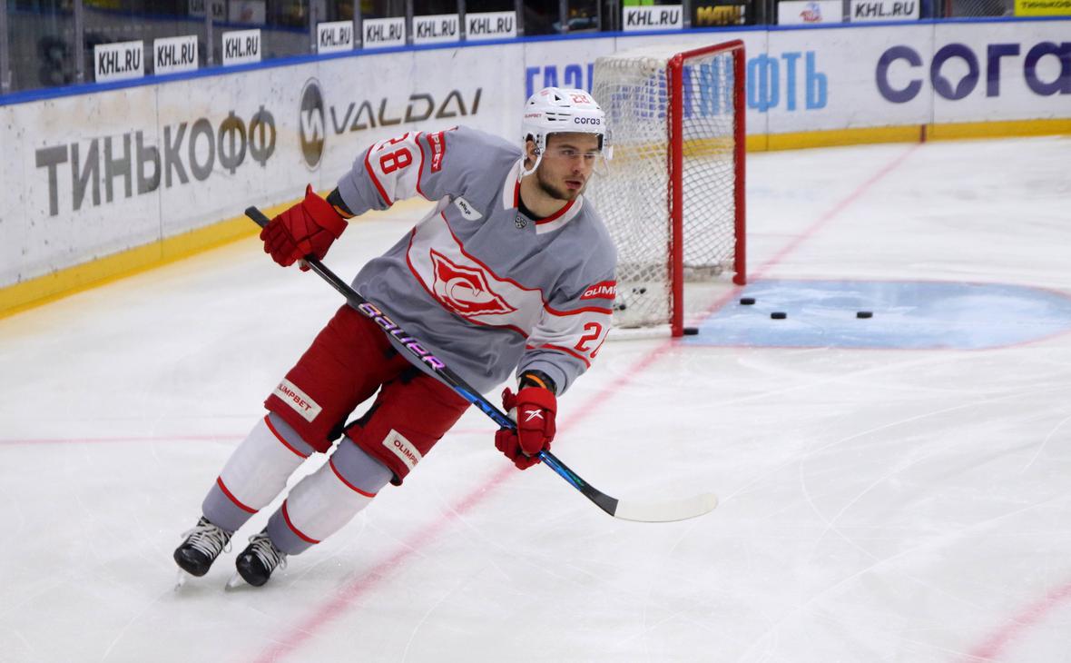 Клуб НХЛ решил разорвать контракт с россиянином после сезона в Спартаке