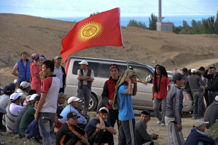 Беспорядки на золотодобывающем руднике "Кумтор" в Киргизии