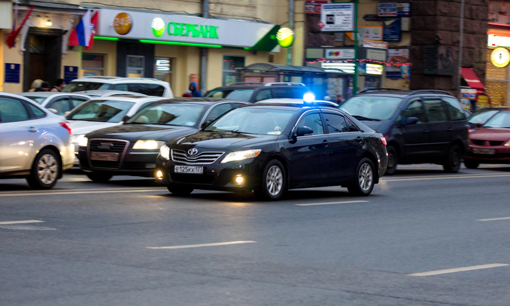 Toyota Camry 55 с мигалкой