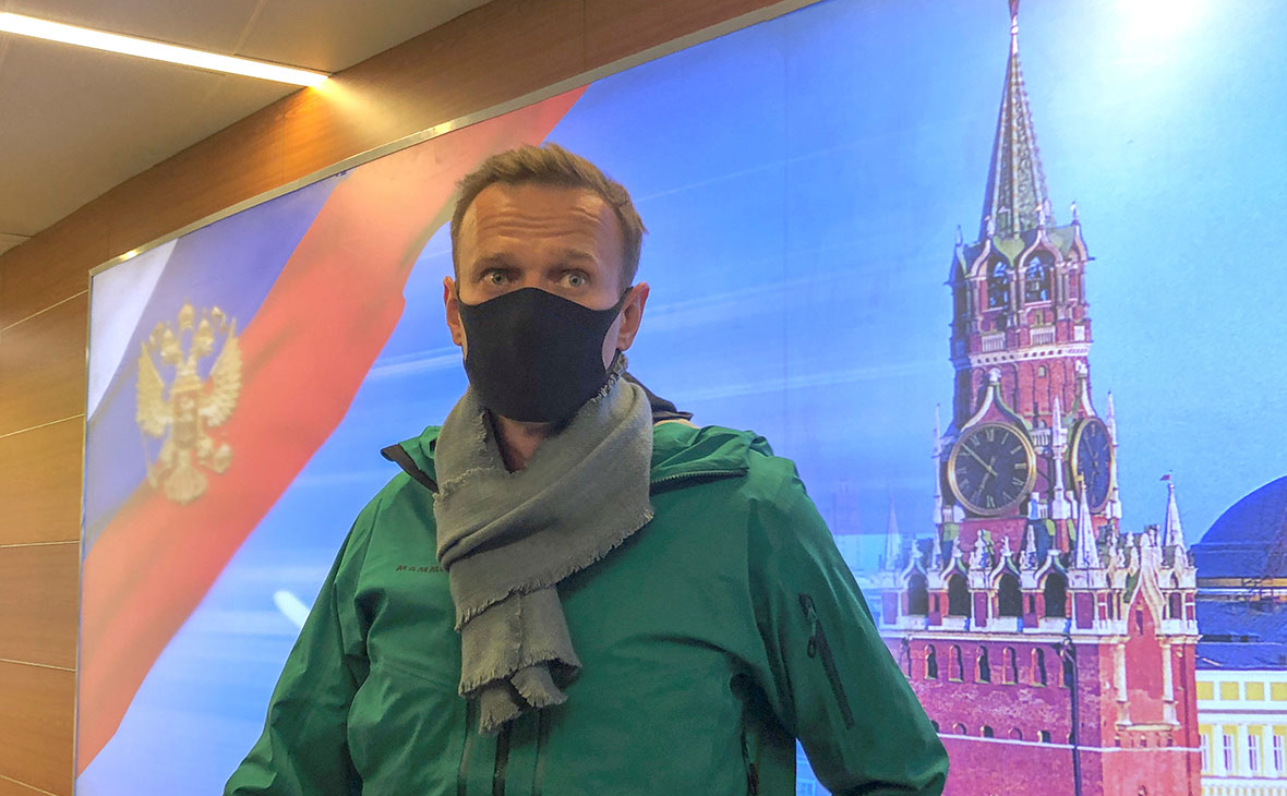 Алексей Навальный по прибытии в аэропорт Шереметьево в Москве