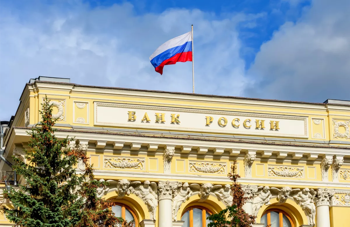 ЦБ продлил на полгода два связанных с валютой запрета