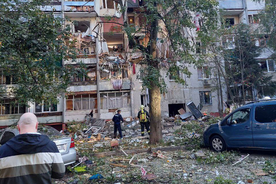 Взрыв газа произошел на четвертом этаже дома номер 10 по ул. Октябрьская в 8:21. Губернатор Подмосковья Андрей Воробьев сообщил, что повреждены не менее десяти квартир.