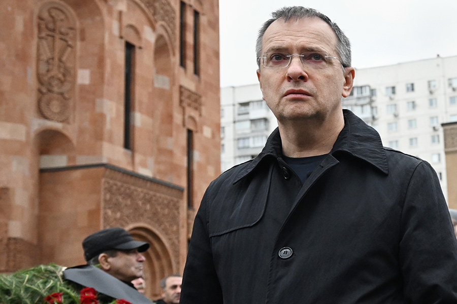 Бывший министр культуры, ныне помощник президента Владимир Мединский тоже посетил прощальную церемонию.