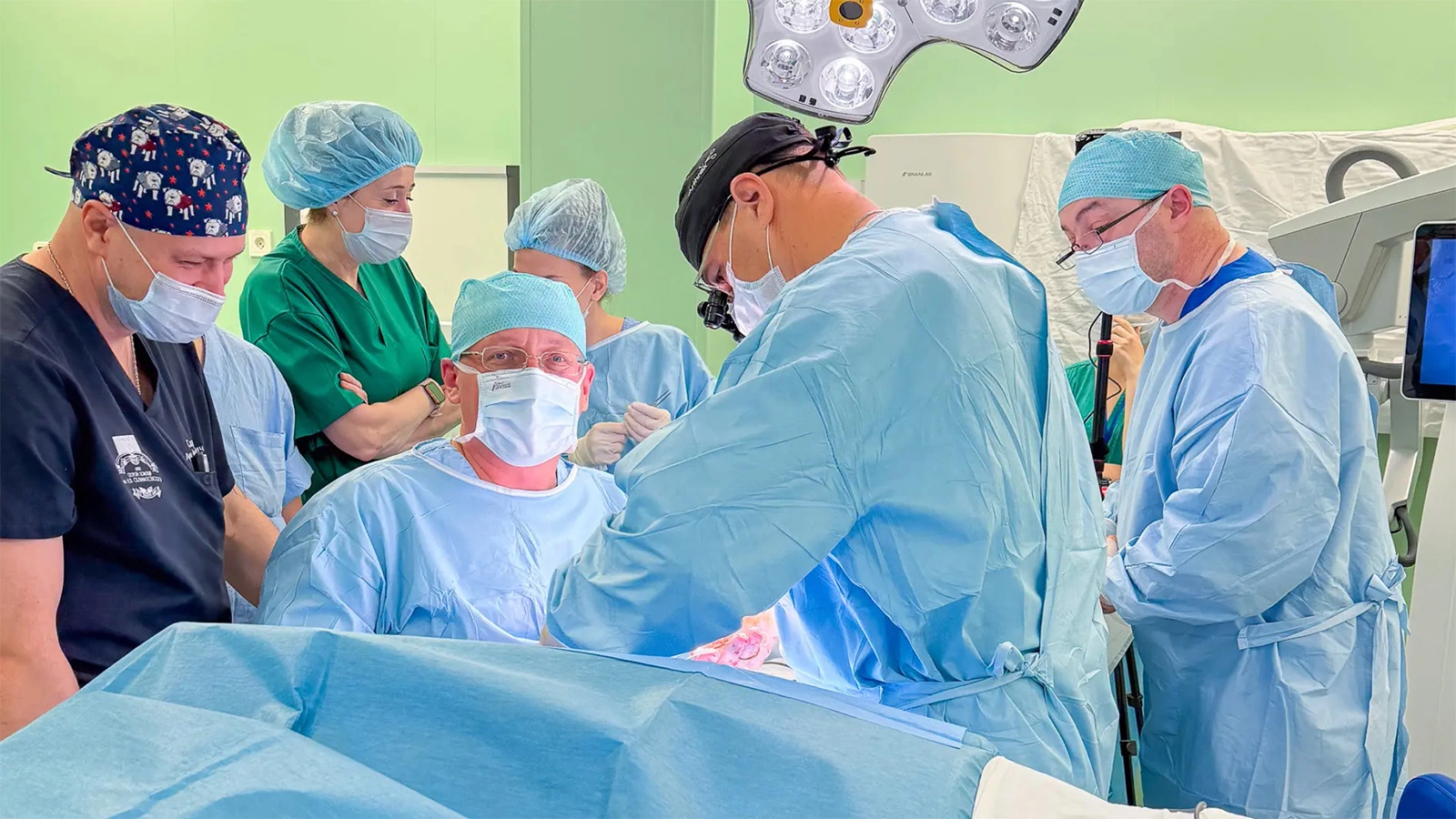 В Москве провели операцию по трансплантации фрагмента кисти