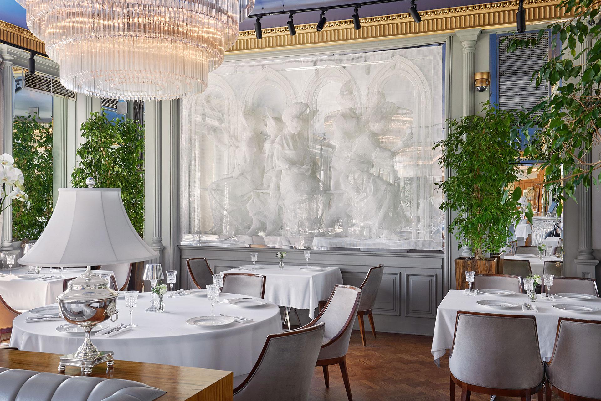 Интерьер ресторана &laquo;Белуга&raquo;