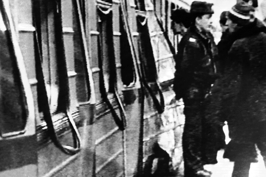 В ночь с&nbsp;18 на&nbsp;19 декабря 1996 года взрывное устройство сработало в&nbsp;вагоне между&nbsp;станциями &laquo;Площадь Ленина&raquo; и&nbsp;&laquo;Выборгская&raquo; Петербургского метрополитена. Из-за позднего времени суток жертв удалось избежать, пострадал один человек.
