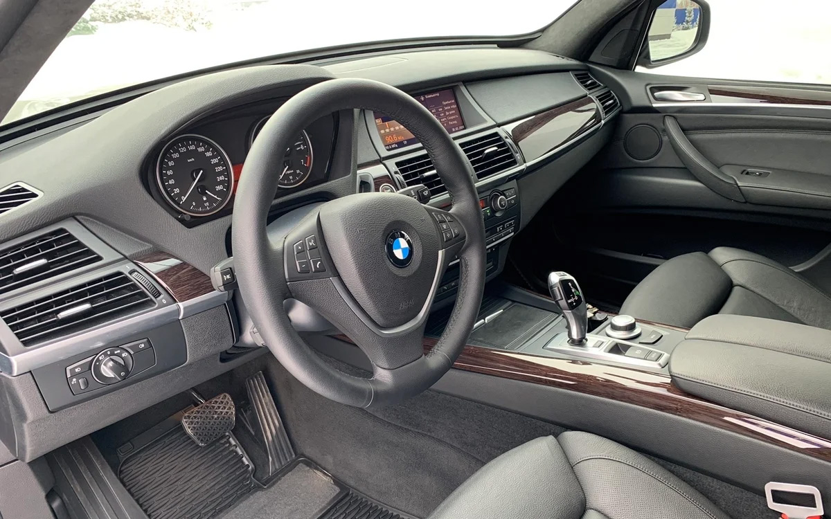 Бронированный BMW почти без пробега выставили на продажу за 5 млн рублей