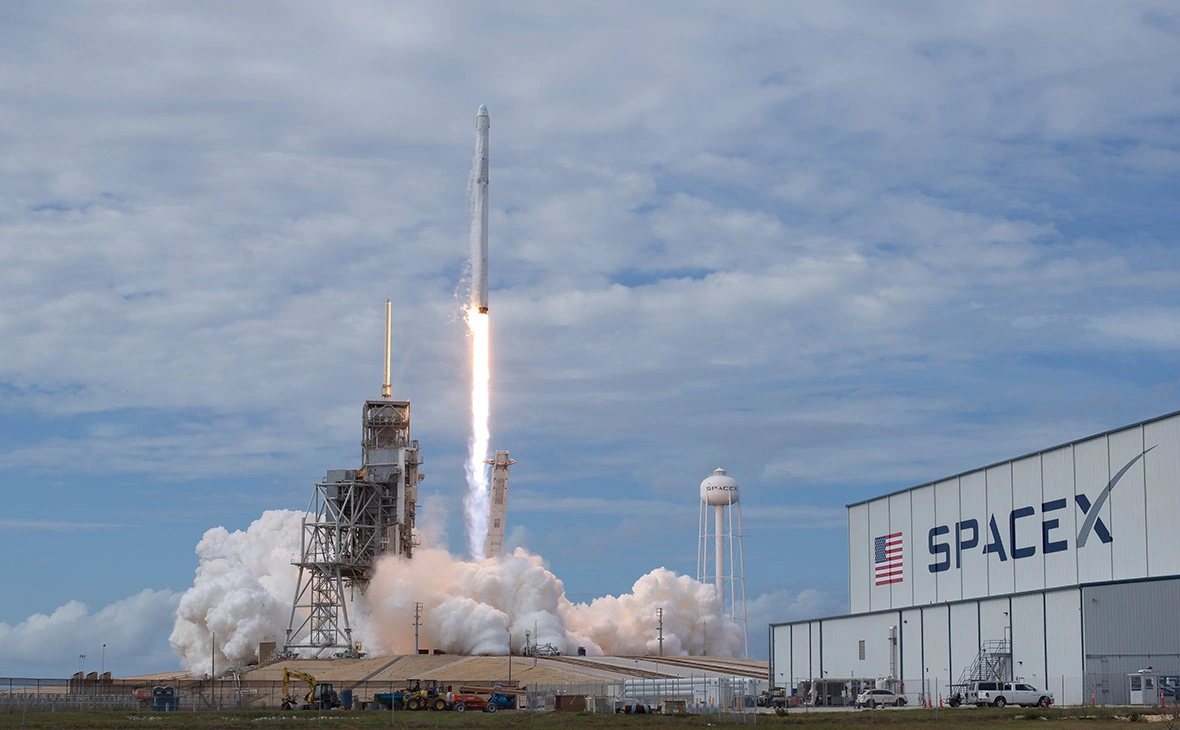 Bill Ingalls / Getty Images