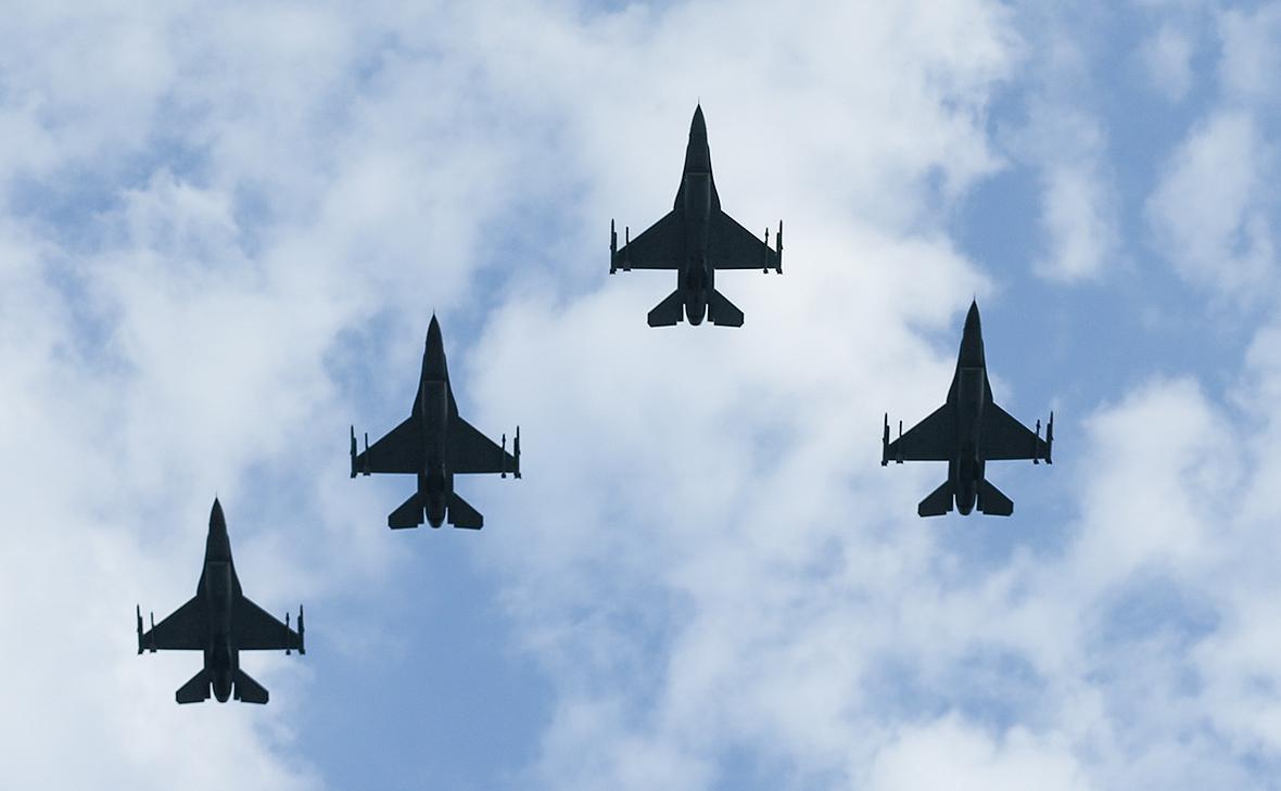 В конгрессе США попросили Байдена разрешить поставку F-16 на Украину