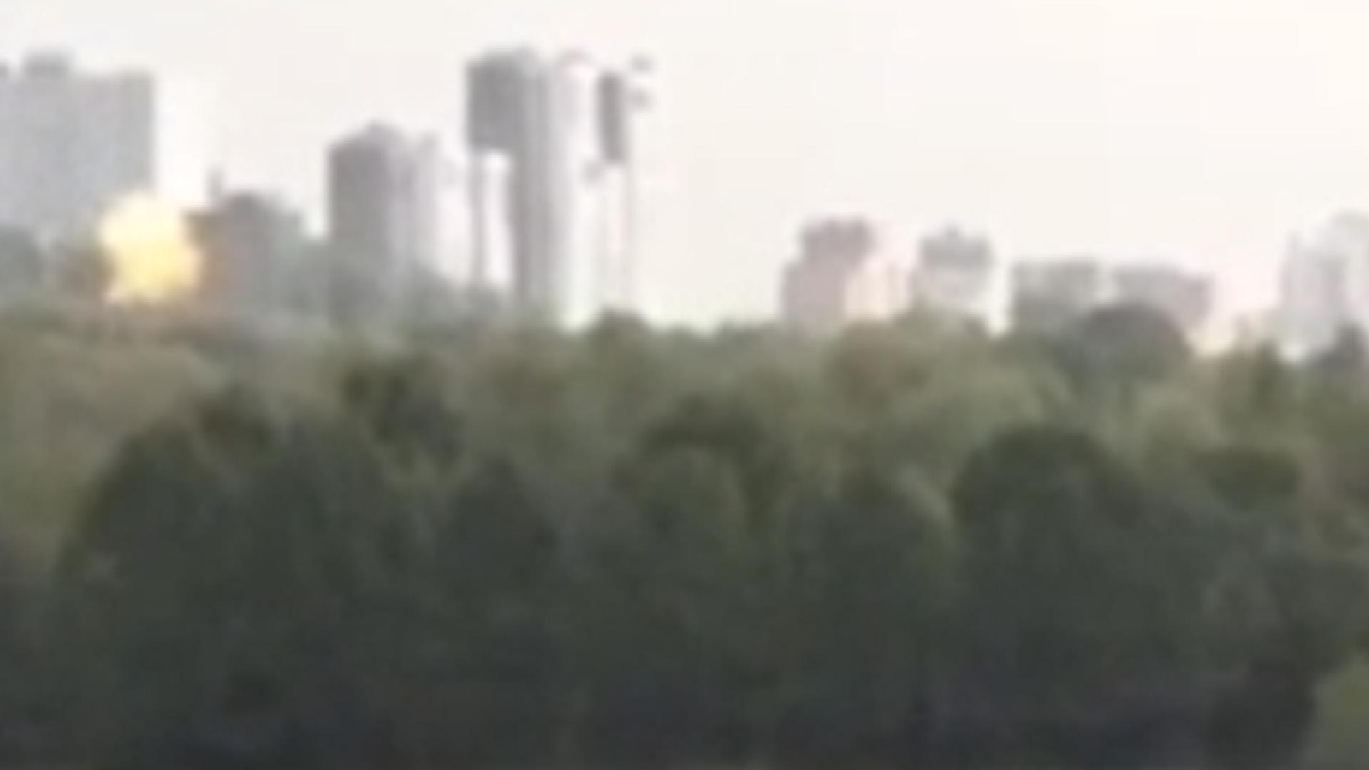 Момент падения беспилотника в Москве. Видео