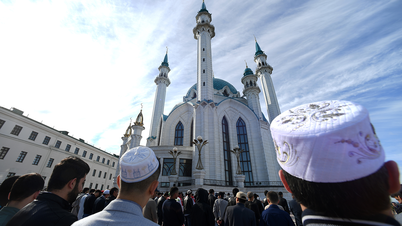 Ураза-байрам — это мусульманский праздник разговения (первый прием пищи после поста), который отмечают в честь завершения месяца Рамадана