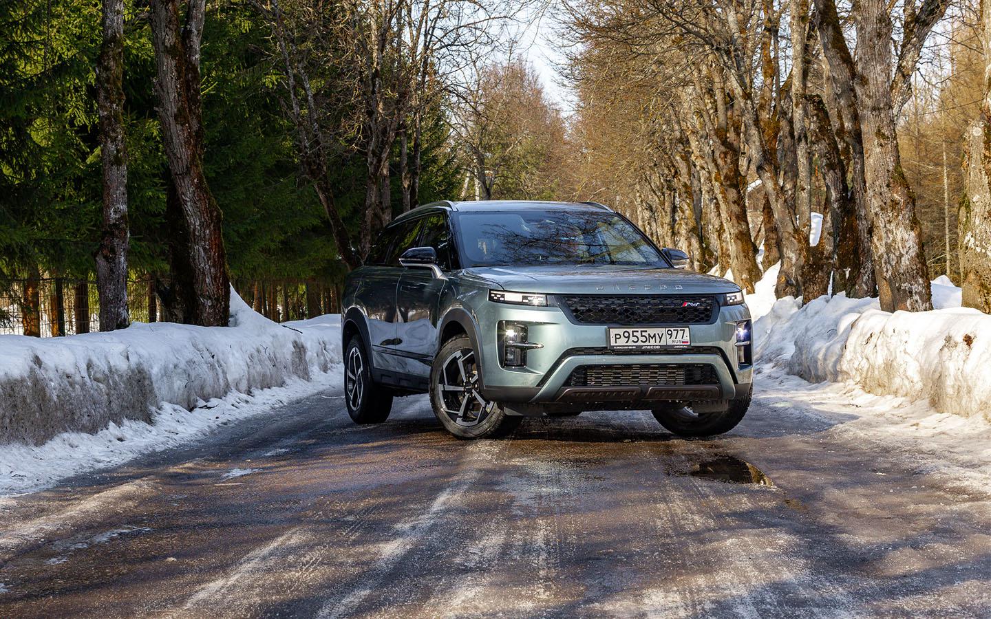 В таком ракурсе Jaecoo J7 похож на некоторые модели Land Rover&nbsp;&mdash; такое впечатление, что их рисовал один и тот&nbsp;же дизайнер