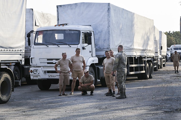 К вечеру все автомобили прибыли в Луганск, где началась разгрузка гуманитарных грузов, которые в дальнейшем будут распределены среди жителей.