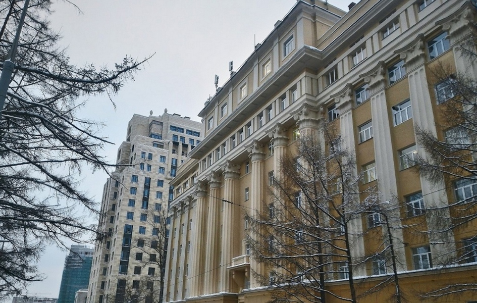 Несколько корпусов Российского университета дружбы народов (РУДН) расположены на&nbsp;улице Орджоникидзе
