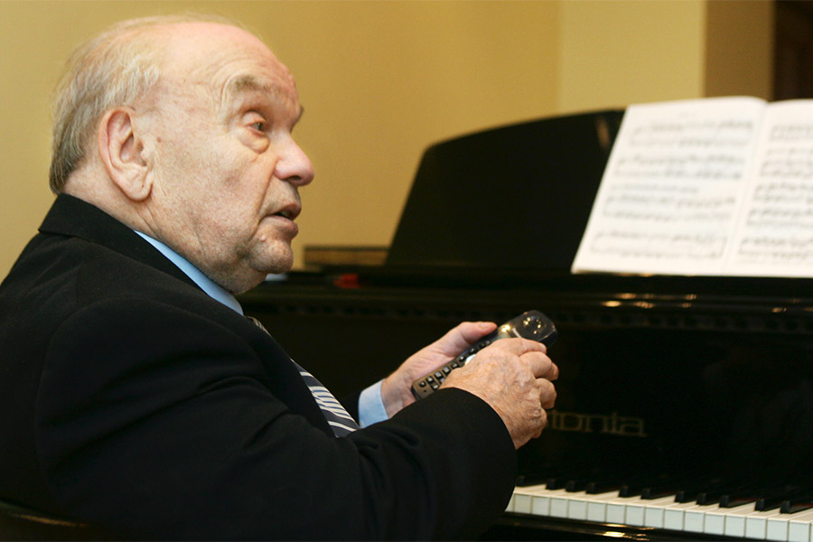 В 2000 году Владимир Шаинский уехал из России в Израиль, откуда в 2004 году переехал в США, где получил вид на жительство. Композитор умер 26 декабря в своем доме в Сан-Диего. Ему было 92 года.

