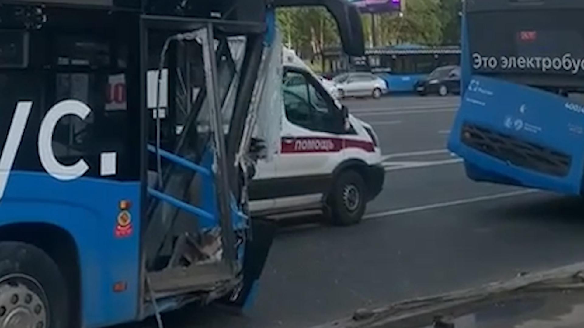 Число пострадавших после столкновения электробусов в Москве выросло до 14
