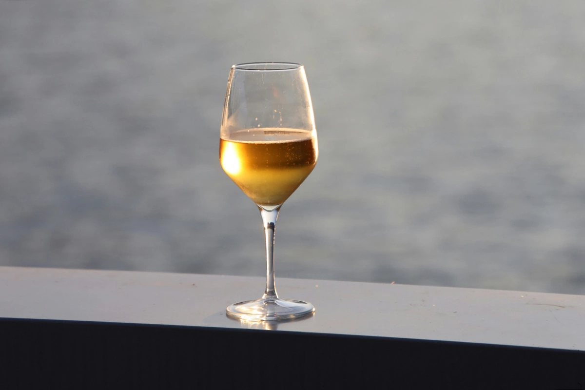 Гевюрцтраминер в России встретишь нечасто, и тем интереснее познакомиться с ним поближе