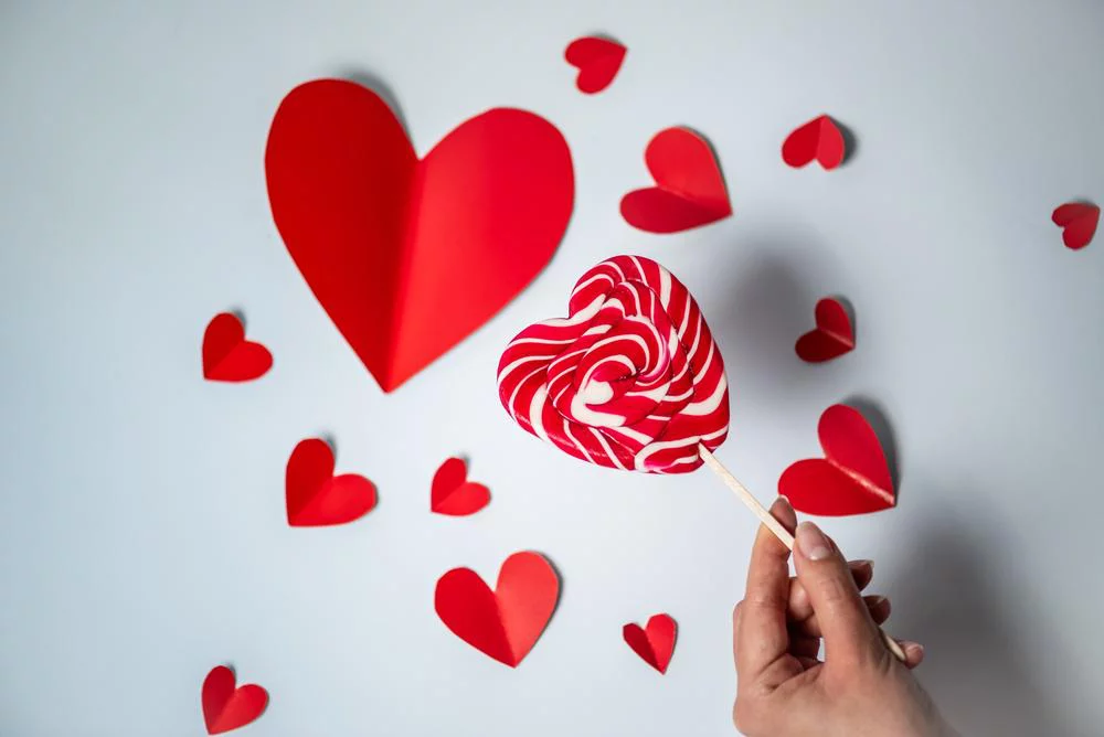 Сделайте на свидании карамельные сердца друг для друга