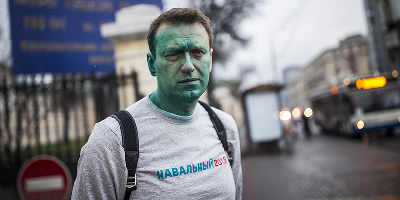 Навальному после нападения диагностировали химический ожог глаза