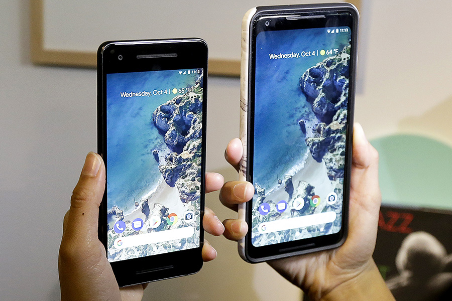 Cмартфоны Pixel 2 и Pixel XL 2 (слева направо)



