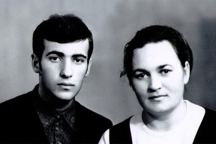 Игорь Крутой в юности с мамой
