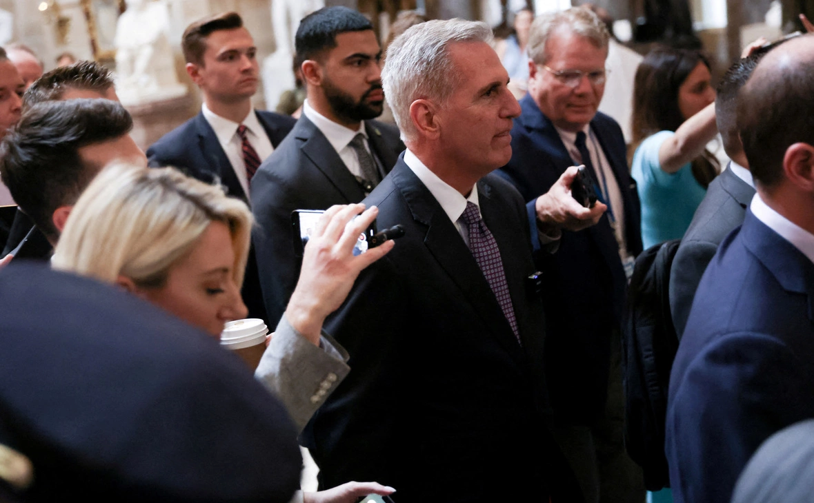 Julia Nikhinson / Reuters