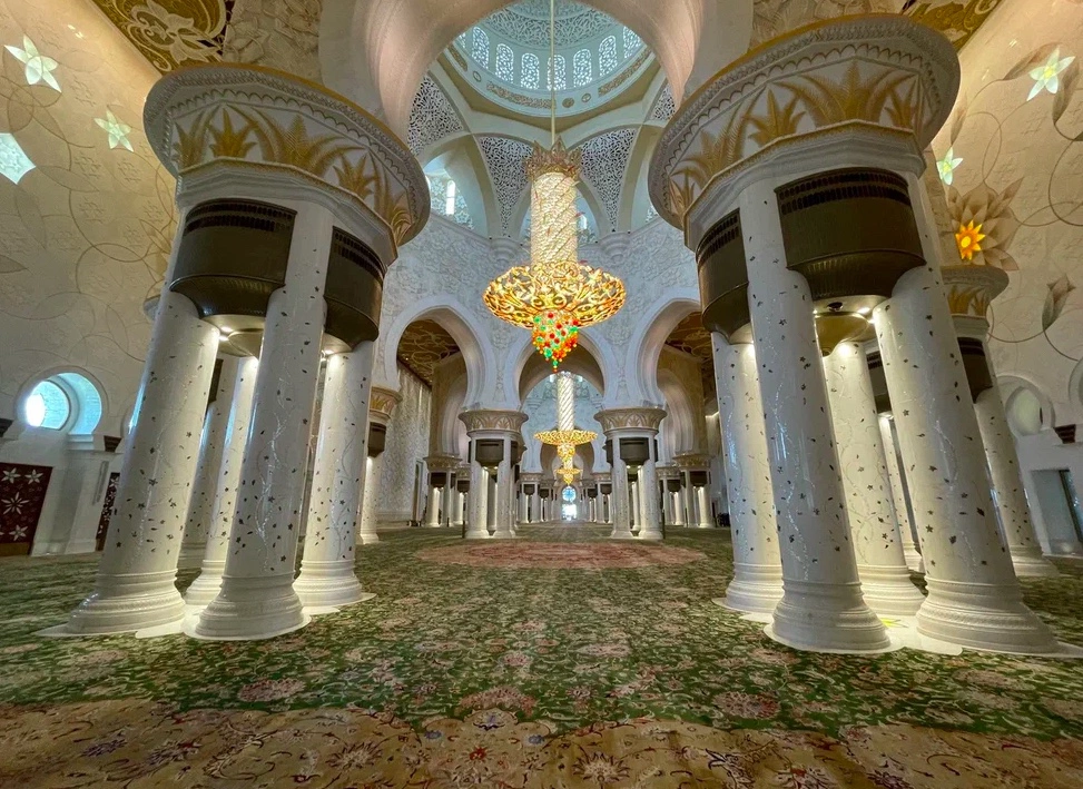 <p>Интерьер мечети шейха Заида</p>