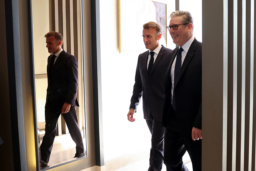 На встрече присутствуют лидеры Великобритании, Франции (на фото), Германии, Пакистана и ряда других стран. Также ожидается глава Палестинской автономии Махмуд Аббас. Ни лидеры ХАМАС, ни премьер-министр Израиля в саммите участвовать не будут.