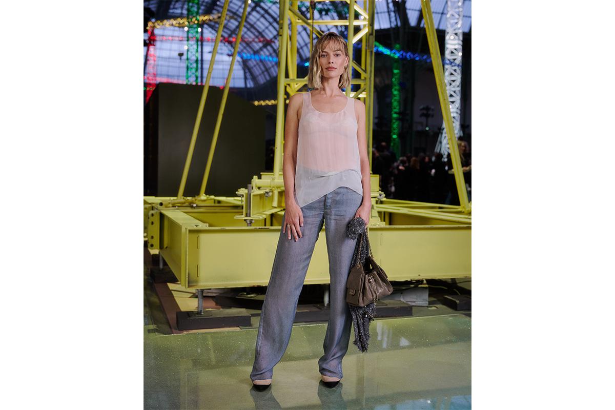 Марго Робби на показе женской коллекции Chanel осень/зима 2026-2027 в рамках Недели моды в Париже