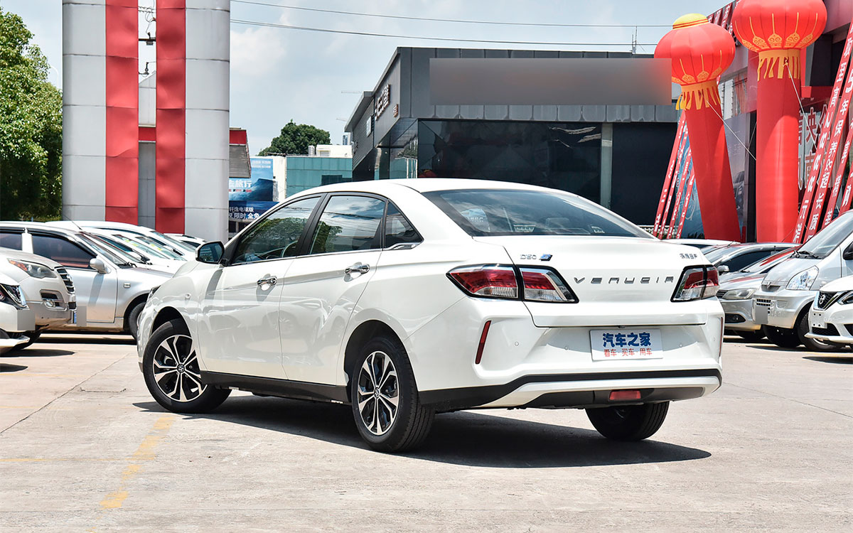 В Китае Dongfeng-Nissan представил седан дешевле Lada Vesta