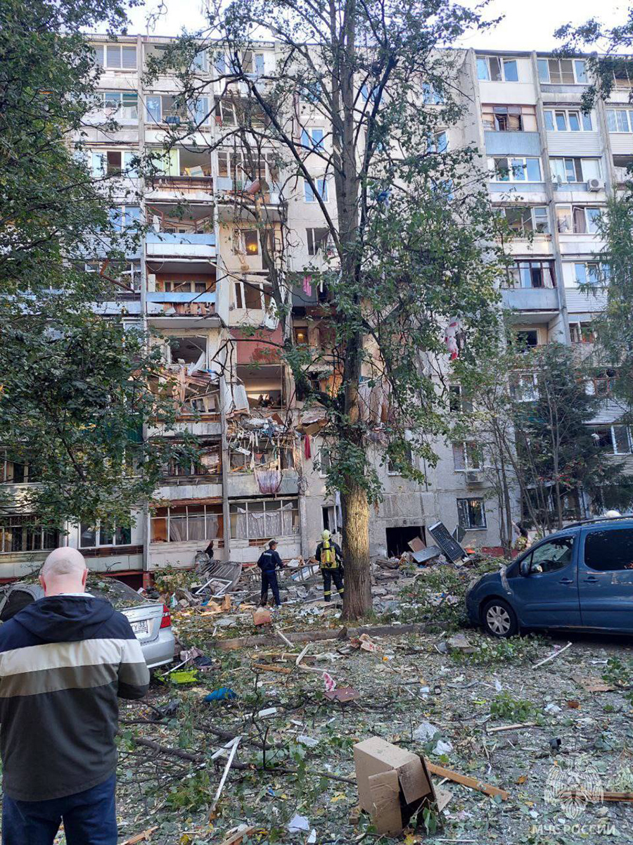 В МЧС назвали возможное число людей под завалами после взрыва в Балашихе —  РБК