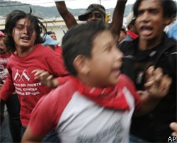 Власти Гондураса временно отменили основные права человека