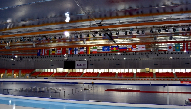 Конькобежный центр «Адлер-Арена». Несмотря на мировое признание и попадание в десятку самых быстрых катков мира, после окончания Олимпиады здание будет перепрофилировано под выставочный центр.