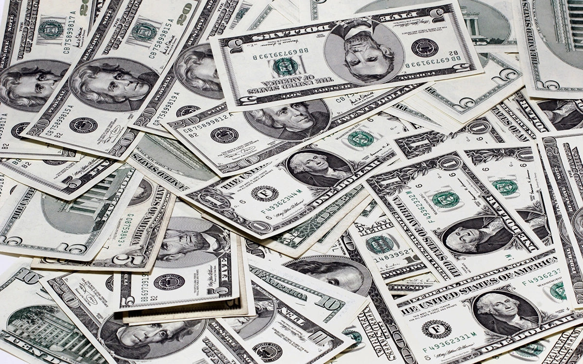Волонтеры собрали более $108 тыс. для помощи 82-летнему кассиру