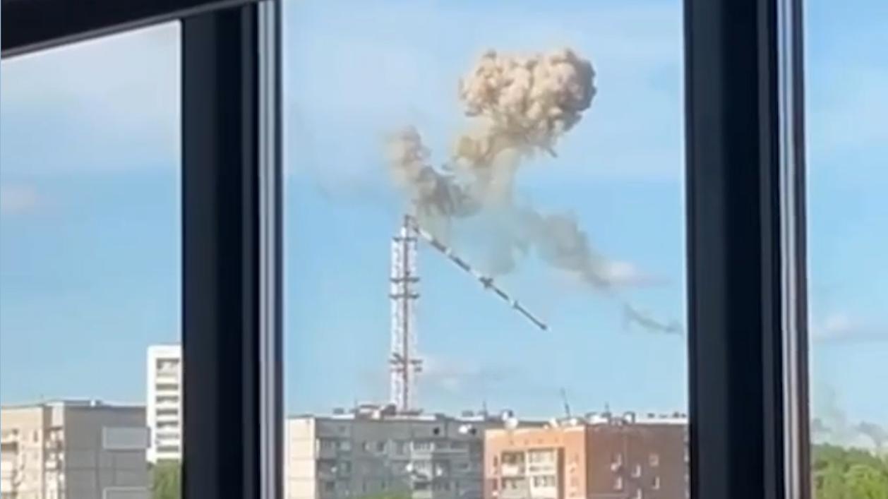 В Харькове после удара обрушилась телебашня