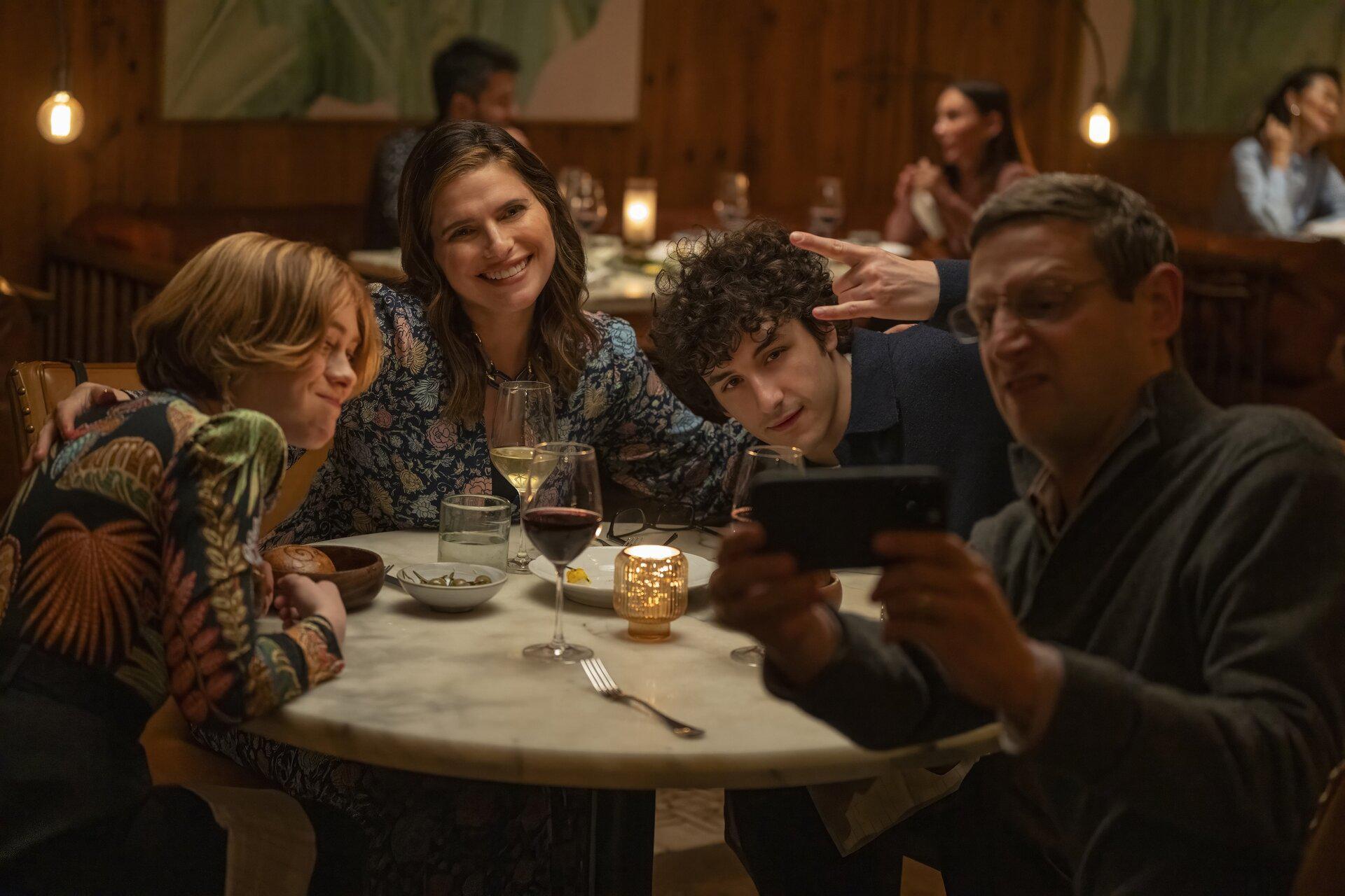 Кадр из сериала «Компания боссов»