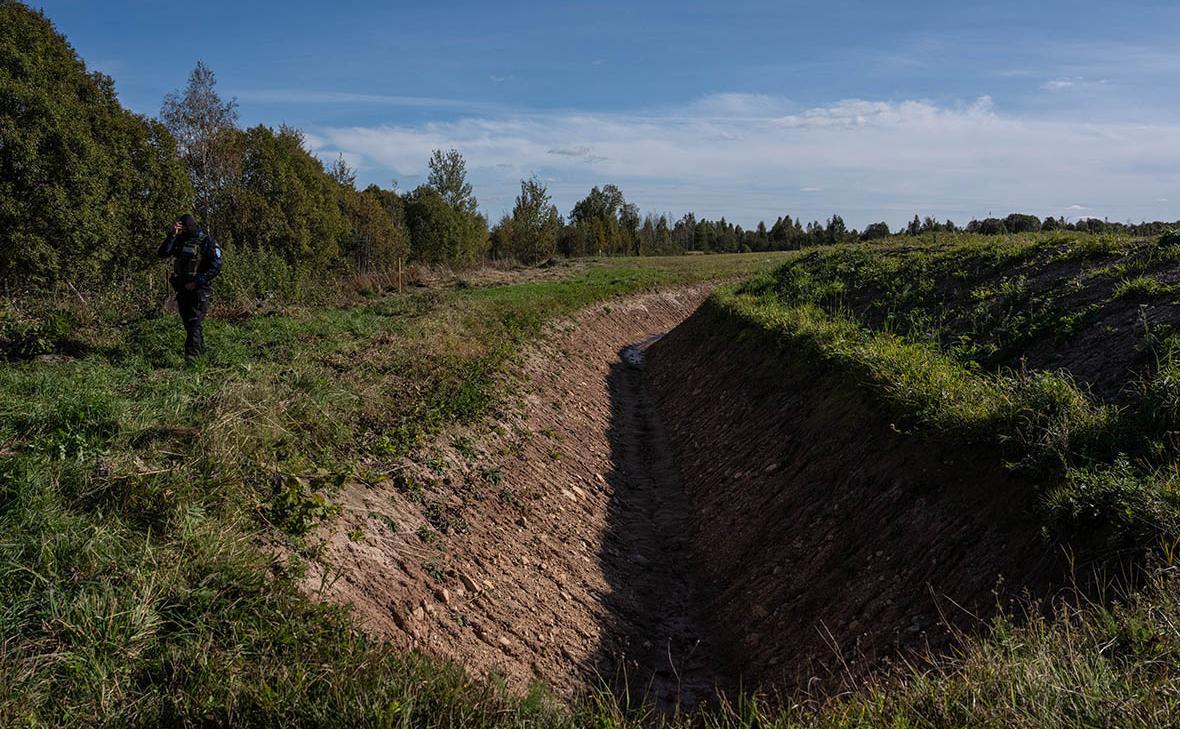 Эстония начала копать противотанковые рвы на границе с Россией