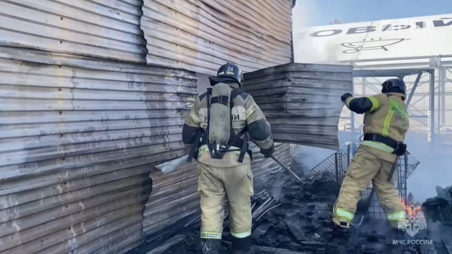 Под Владивостоком загорелись склады «Леруа Мерлен»