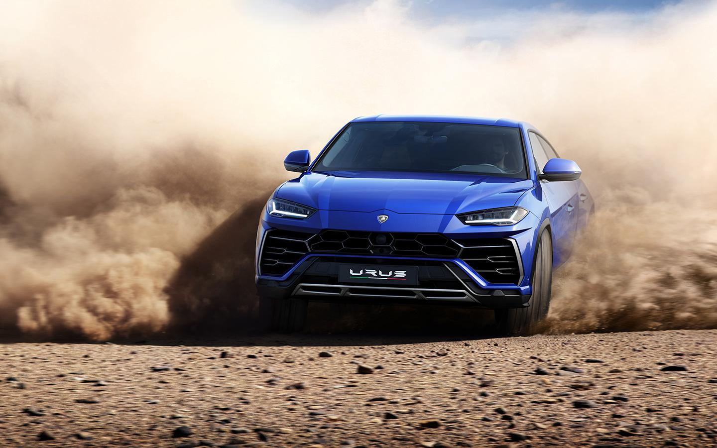 Россияне стали чаще покупать подержанные Rolls-Royce и Lamborghini