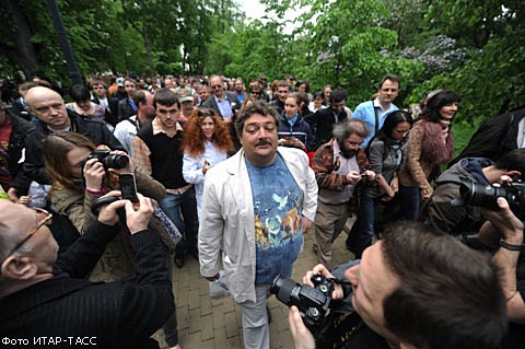 На "смертельную прогулку" с писателями отправились десятки тысяч москвичей 