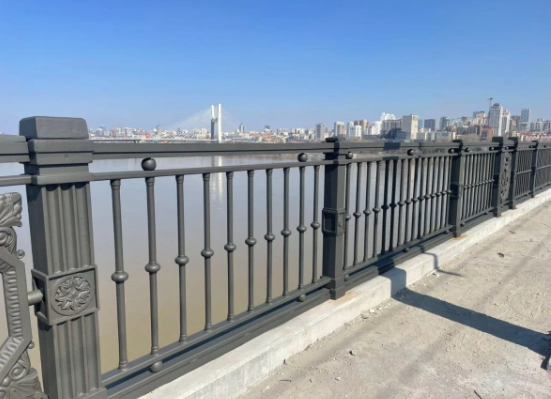 Октябрьский мост (Фото: Пресс-служба МКУ &quot;Гормост&quot;)