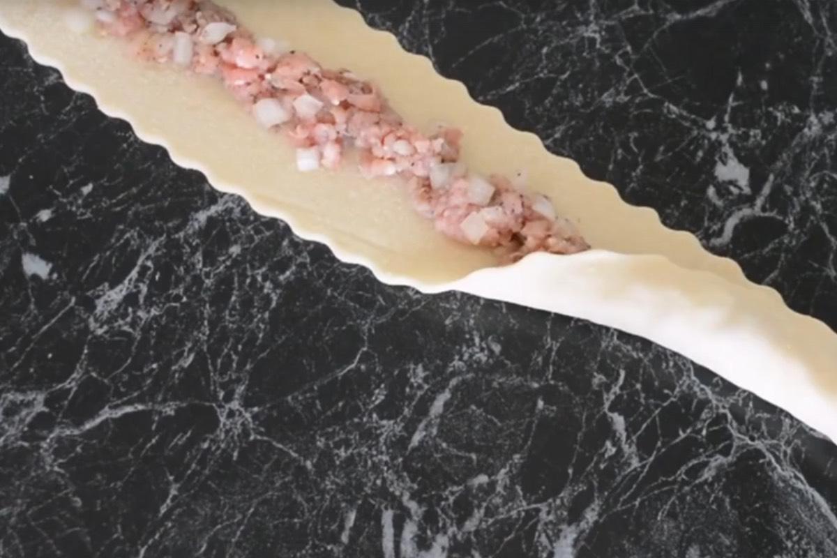 Как лепить манты в форме розочки