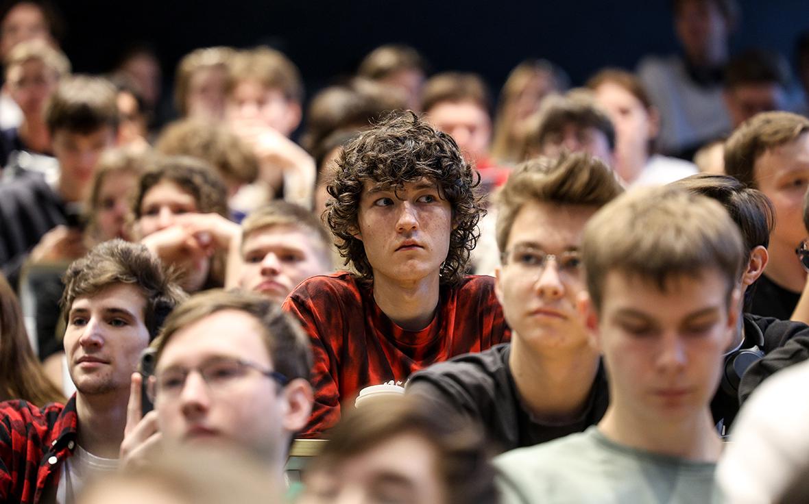 Минобрнауки сократит число платных мест в вузах