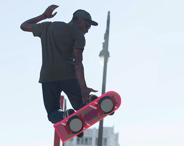 В сети появилась реклама летающего скейтборда из кинофильма «Назад в будущее»