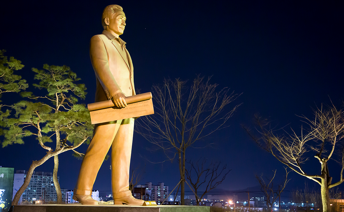 Статуя Пак Чон Хи