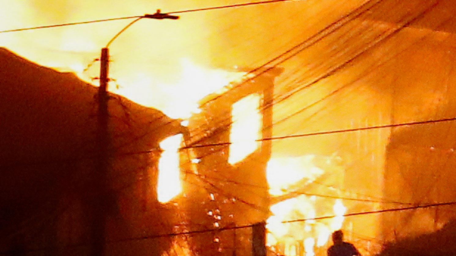 Число жертв лесных пожаров в Чили достигло 46