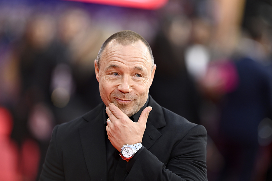 В разделе &laquo;Создатели&raquo;&nbsp;FT отметило&nbsp;Стивена Грэма, английский актер и создатель нашумевшего в 2025 году мини-сериала &laquo;Переходный возраст&raquo;, где он&nbsp;исполнил одну из главных ролей. Текст о нем для издания&nbsp;написал его коллега по сериалу, сценарист Джек Торн. Он вспомнил момент, когда Грэм презентовал идею &laquo;Переходного возраста&raquo; представителю руководства Netflix, &laquo;переключаясь между амплуа&nbsp;сценариста&nbsp;и актера&raquo;. &laquo;Начав импровизировать, Эдди [персонаж Грэма из сериала] начал кричать на кого-то, а представитель руководства вжался в стол. В этот момент он был отгрэмлен [в оригинале&nbsp;&mdash; Stephen Grahamed]&raquo;.

Помимо &laquo;Переходного возраста&raquo;, Грэм также известен по фильмам &laquo;Большой куш&raquo;, &laquo;Это Англия&raquo;, и сериалам &laquo;Подпольная империя&raquo; и &laquo;Острые козырьки&raquo;.